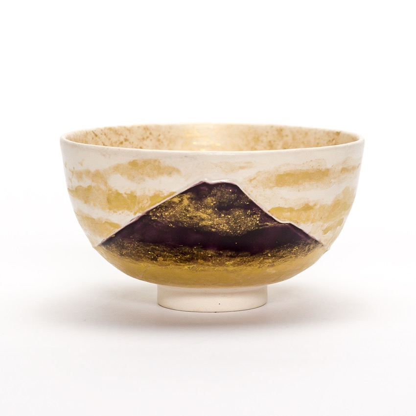 白交趾金彩金砂子富士茶碗 『秋ぎり』Shiro Kōchi Kin-sai Kin-sunago Fuji tea-bowl ‘Aki-giri’ AutumnMist